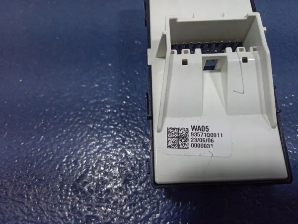 HYUNDAI BAYON I20 III LINKER VOORRAAM SCHAKELAAR 93571Q0011 image 4