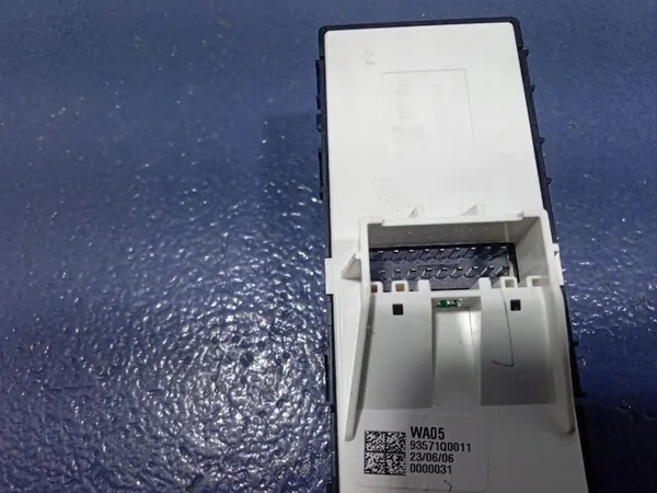 HYUNDAI BAYON I20 III LINKER VOORRAAM SCHAKELAAR 93571Q0011 image 5