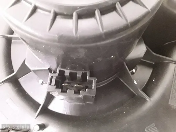 Lämmityspuhallinmoottori Seat Ibiza 2011 6Q2819015J image 2