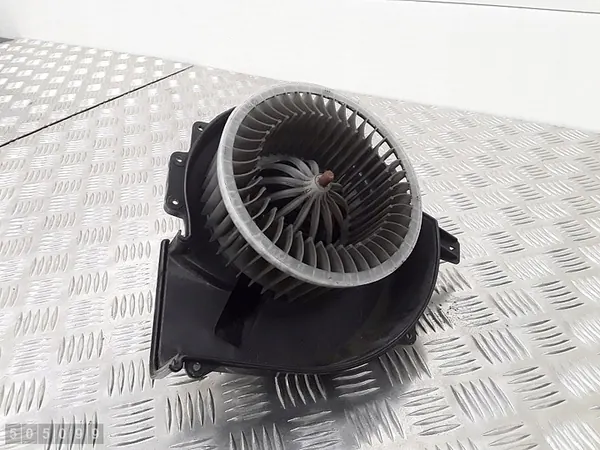 Lämmityspuhallinmoottori Seat Ibiza 2011 6Q2819015J image 5