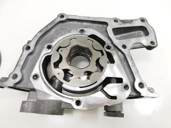 Pompe à huile OEM 37018201 pour Opel Vectra C 1.9 CDTI image 4