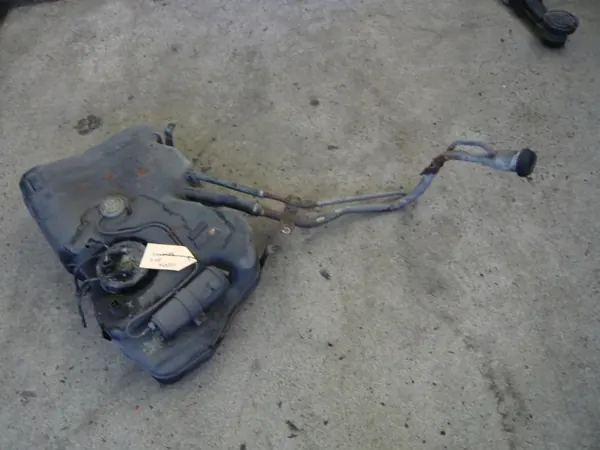 Bränsletank Ford Fiesta Mk6 OEM - Bensin image 2