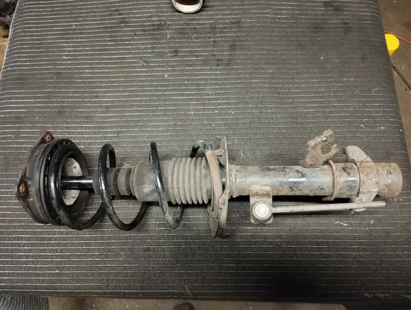 Ammortizzatore anteriore sinistro Nissan Micra K12 image 2