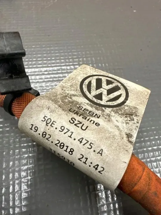 Cable de carga batería VW OEM 5QE971475A Usado image 3