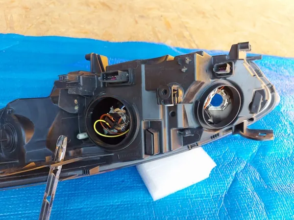 Oikea Etuvalaisin Renault Megane III 2013+ OEM 260106128R image 6