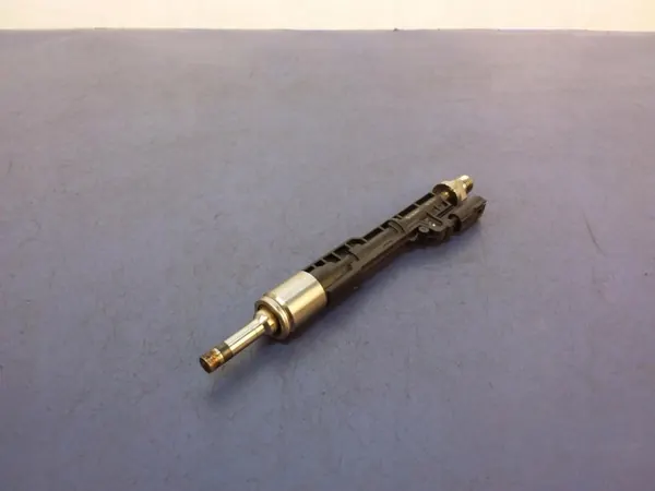 Injector Combustível BMW OEM 8626147 para Série 5 G30 image 2