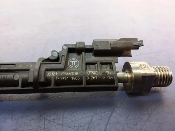 Injector Combustível BMW OEM 8626147 para Série 5 G30 image 3