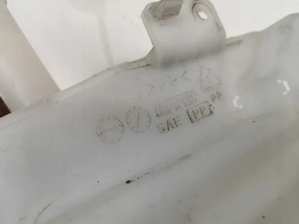 Réservoir lave-glace Mitsubishi OE pour Outlander III 2015-2018 image 3
