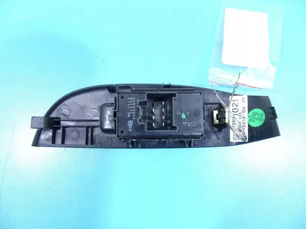 Hintere rechte Fensterheberschalter Chevrolet Malibu IV image 3