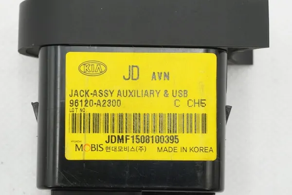 Porta USB AUX KIA Ceed 96120-A2300 image 6