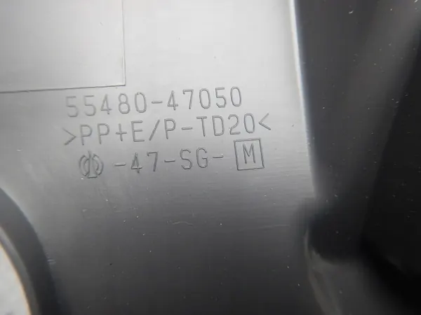 Toyota Prius Plus III Vasen Ohjauspöytäpeite OEM 55480-47050 image 3