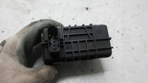 Atuador turbo G113 para Audi A8 S8 D3 4E image 3