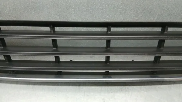 GRILL VW PASSAT B6 2.0TDI 05-10R SEDAN 3C0853677 image 3
