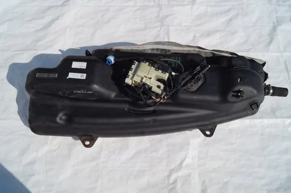 Tanque de Bomba AdBlue VW Crafter Mercedes Sprinter image 2