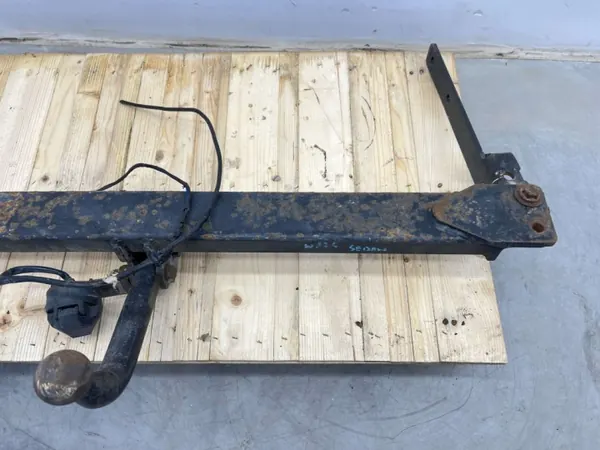 Aanhanghaak OEM 01 voor Mercedes W124 Sedan image 3