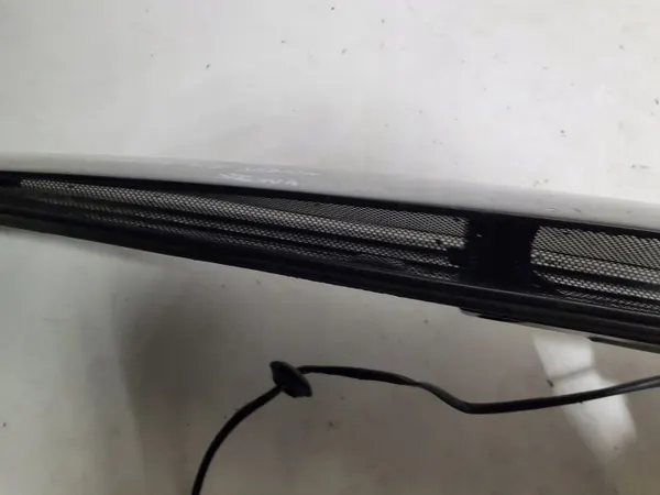 Mercedes W207 Cabrio Windabweiser OEM 2077700062 image 8