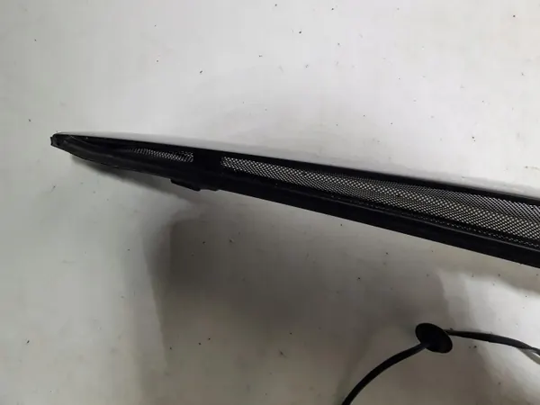 Mercedes W207 Cabrio Windabweiser OEM 2077700062 image 9