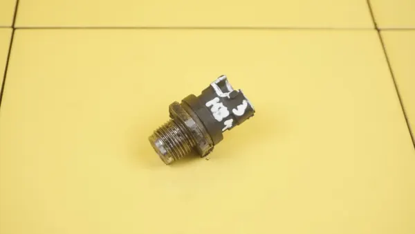 Sensor Presión Combustible Mitsubishi OEM 0281002982 image 2