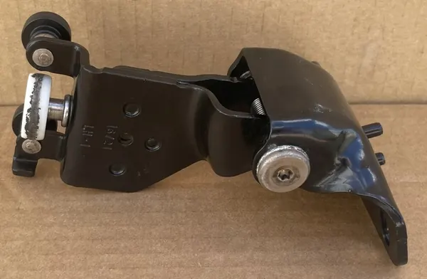 Rolo de porta deslizante VW Caddy OEM 2K7843304A image 1