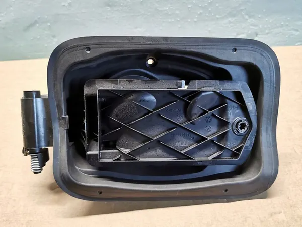 BMW X1 F48 F49 Bränsletanklock OEM 7359171 image 2