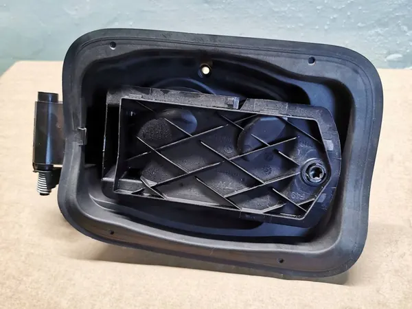 BMW X1 F48 F49 Bränsletanklock OEM 7359171 image 4