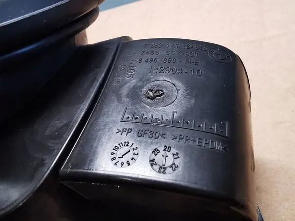 BMW X1 F48 F49 Bränsletanklock OEM 7359171 image 9