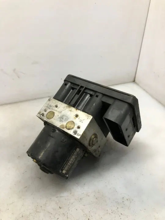 ABS-pumpstyrenhet OEM 8200183495-B - Begagnad image 4