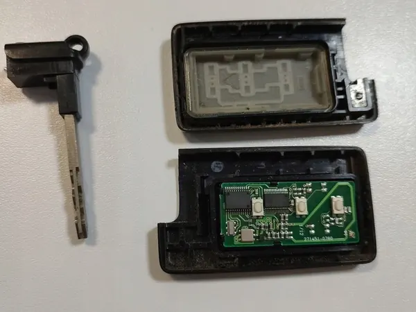 Subaru Legacy IV Nyckel 14ACA 271451-0780 image 3