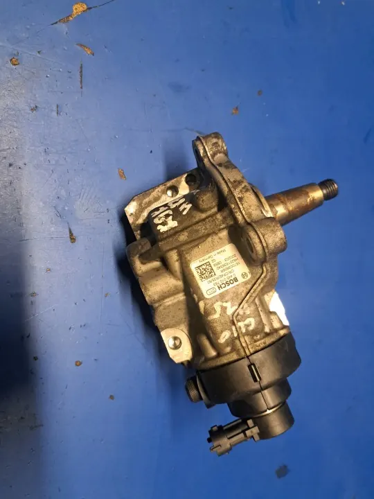 Ruiskutuspumppu OEM 0445010763 Renault Kangoolle image 2