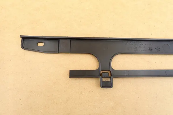 Marco radiador BMW X3 F25 10-14 OEM 17117593852 image 3