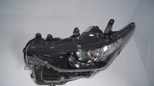 Faros Izquierdo Toyota Auris II 2015+ OEM 81170-02K30 image 3