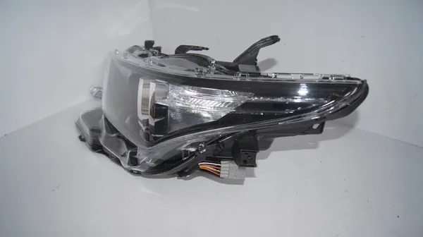 Faros Izquierdo Toyota Auris II 2015+ OEM 81170-02K30 image 4