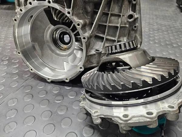 Front Housing with Differential DL382 image 2