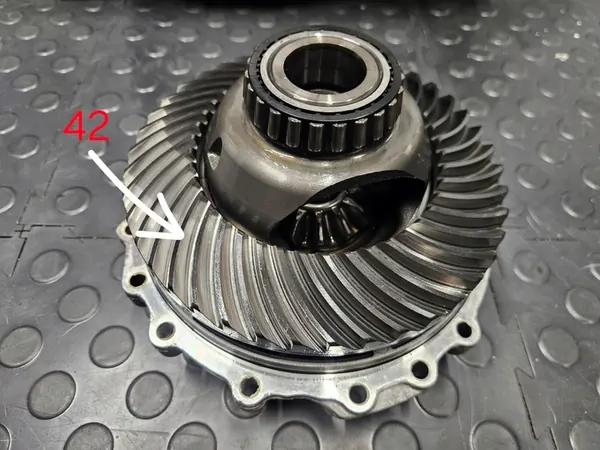 Front Housing with Differential DL382 image 4