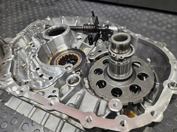 Front Housing with Differential DL382 image 5