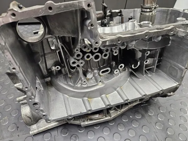 Front Housing with Differential DL382 image 6