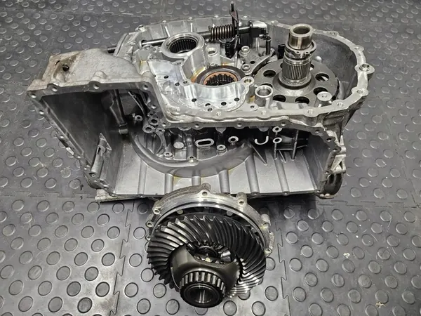 Front Housing with Differential DL382 image 7