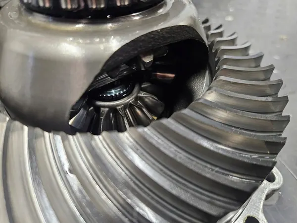 Front Housing with Differential DL382 image 8