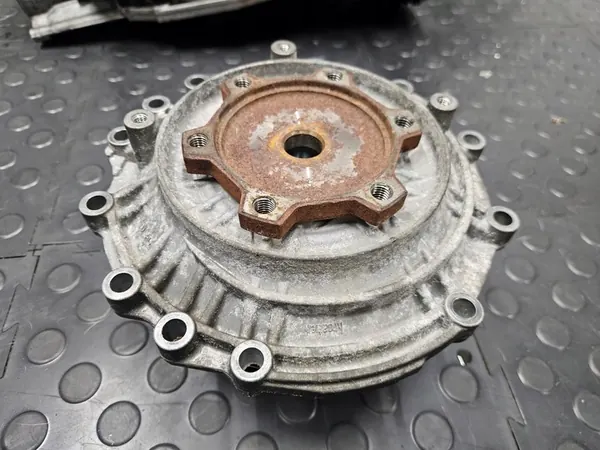 Front Housing with Differential DL382 image 9