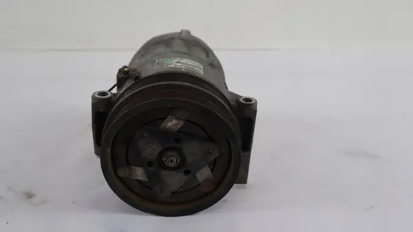 Volvo V40 II Airco Compressor OEM 31292175 image 2