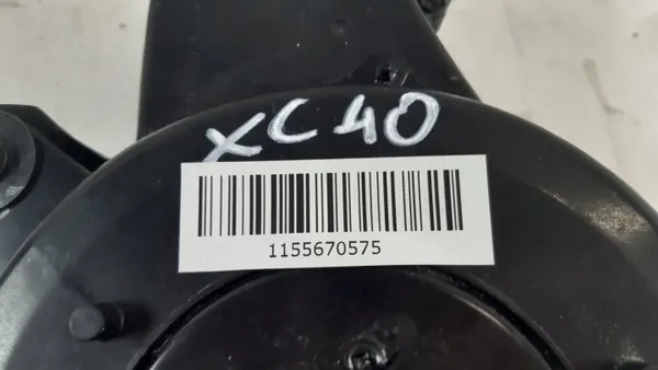 Volvo XC40 Subwoofer Kaiutin OEM 31438478 image 7