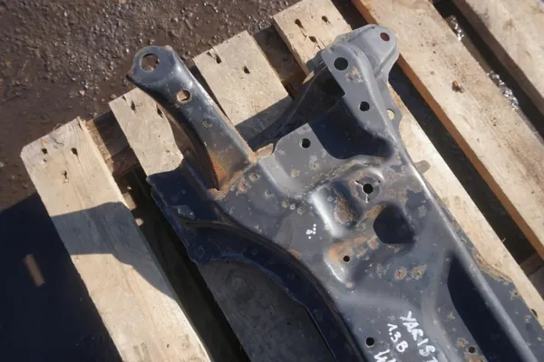 Toyota Yaris II Poikittaispalkki OEM TOY465MM907 2008-2011 image 3