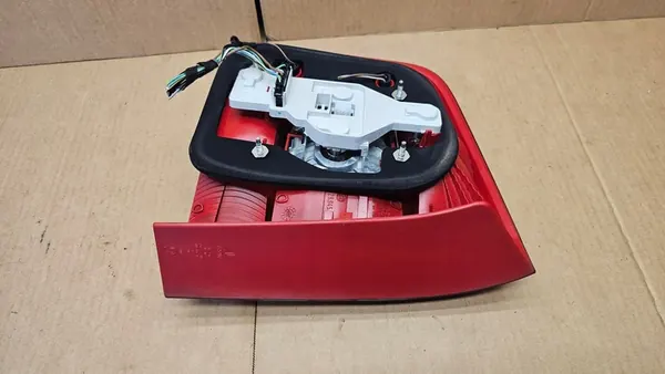 SKODA OCTAVIA II Kombi Höger Baklykta 1Z9945096 OEM image 6