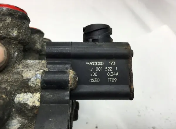 Soupape ECAS MAN OEM 81.25902-6230 - État Utilisé image 4