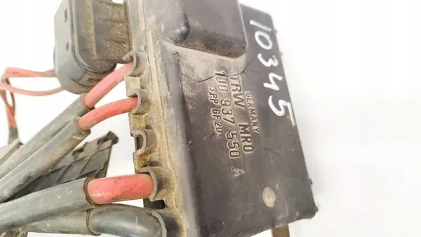 Caixa de fusíveis Audi A3 1996 1.9L 1J0937550A image 3