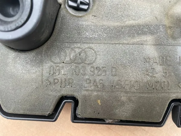 Couvercle supérieur moteur OEM 05L103925D pour Audi 2.0 TDI image 4