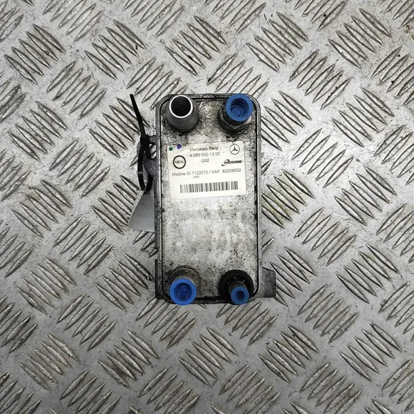 Oliekoeler Mercedes W222 W217 W205 A0995001300 image 2