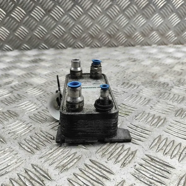 Oliekoeler Mercedes W222 W217 W205 A0995001300 image 4