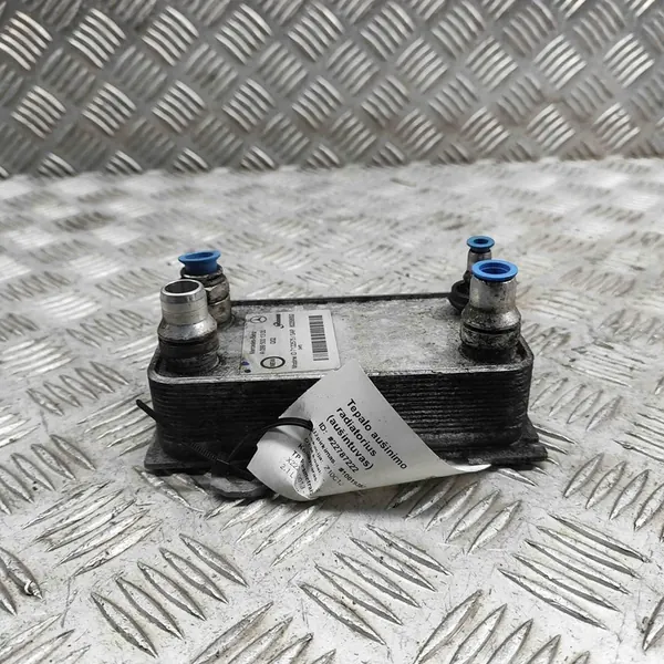 Oliekoeler Mercedes W222 W217 W205 A0995001300 image 7