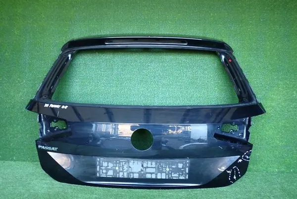 VW PASSAT B8 KOMBI porta traseira OEM 33148105 image 3